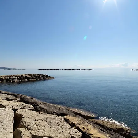 Walk - Central, Cool, Cute, Convenient