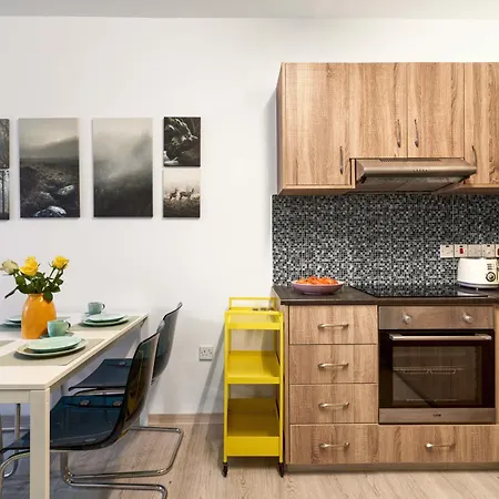 Walk - Central, Cool, Cute, Convenient Holiday home *