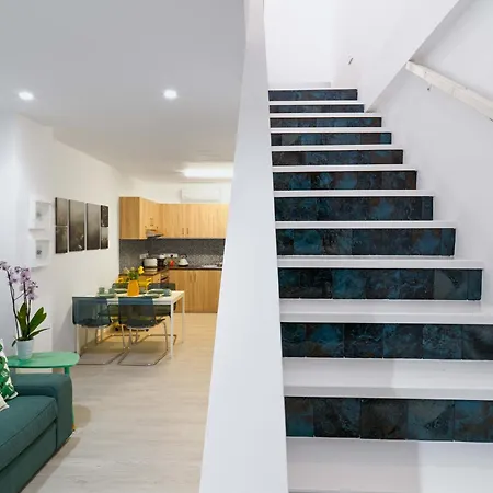 Walk - Central, Cool, Cute, Convenient *