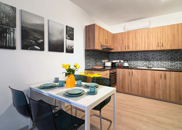 Walk - Central, Cool, Cute, Convenient