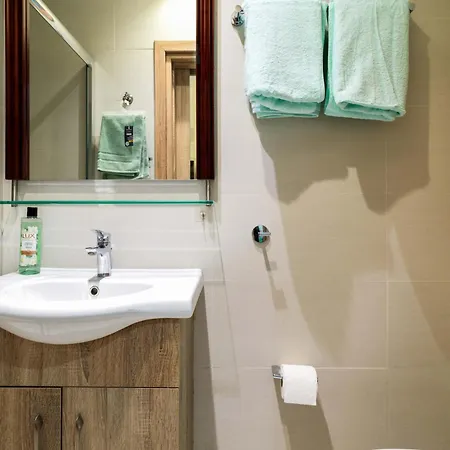 Walk - Central, Cool, Cute, Convenient Holiday home Limassol