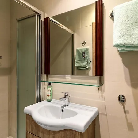 Walk - Central, Cool, Cute, Convenient Holiday home Limassol