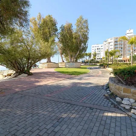 Walk - Central, Cool, Cute, Convenient