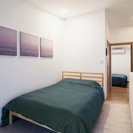 Walk - Central, Cool, Cute, Convenient Holiday home Limassol