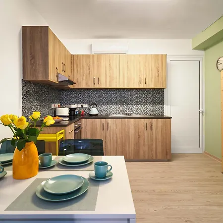 Walk - Central, Cool, Cute, Convenient Holiday home *