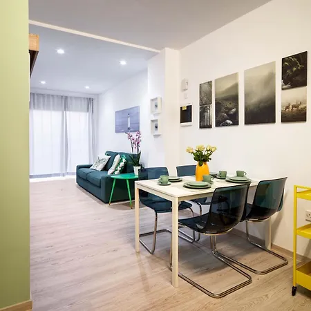 Walk - Central, Cool, Cute, Convenient Holiday home *