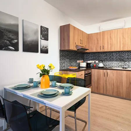 Walk - Central, Cool, Cute, Convenient