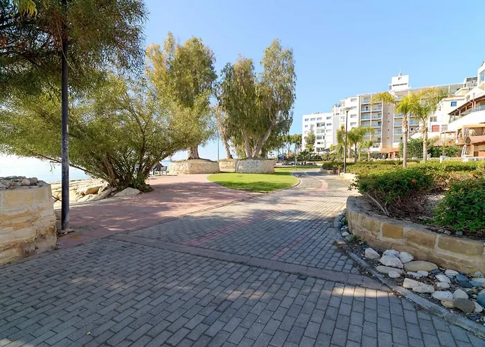 Walk - Central, Cool, Cute, Convenient